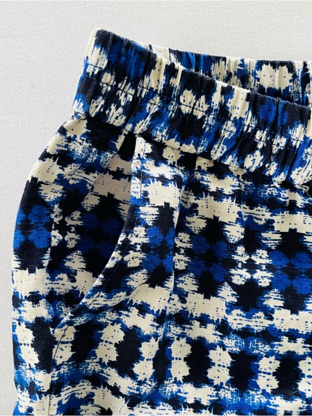 J.Crew Woman’s Boardwalk Blue/White Geometric Aztec Print Elastic Waist Shorts 6 - Picture 5 of 6